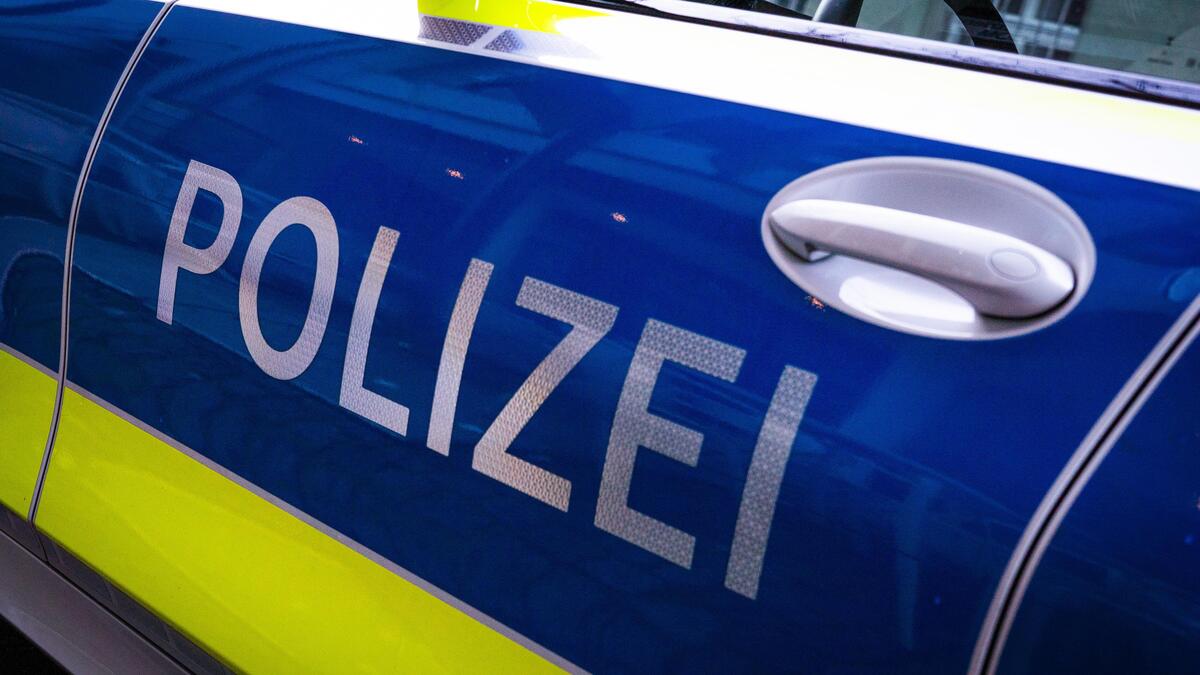 Bij een grootschalig internationaal politieonderzoek naar fraudenetwerken zijn volgens de Duitse politie meerdere personen gearresteerd.