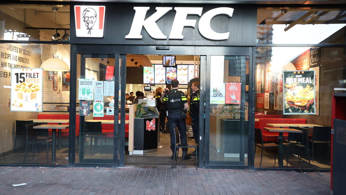Het gewonde slachtoffer werd in de KFC aangetroffen.