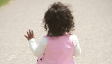 Moeder zwaargewond pleegmeisje Vlaardingen doet emotionele oproep: 'Luister naar een kind'