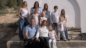 Thumbnail voor Zorgelijk nieuws voor familie Jelies: dochter Albertine (14) wordt binnenkort geopereerd