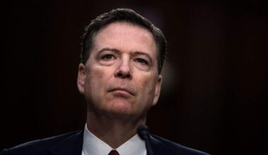 In de VS heeft een rechter de aanklachten tegen voormalig FBI-directeur James Comey vernietigd. 