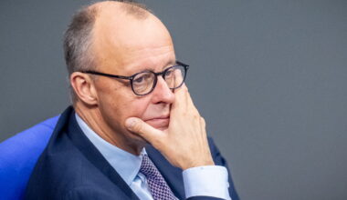 Duitse kanselier Merz worstelt met gebroken beloften en opkomst van AfD