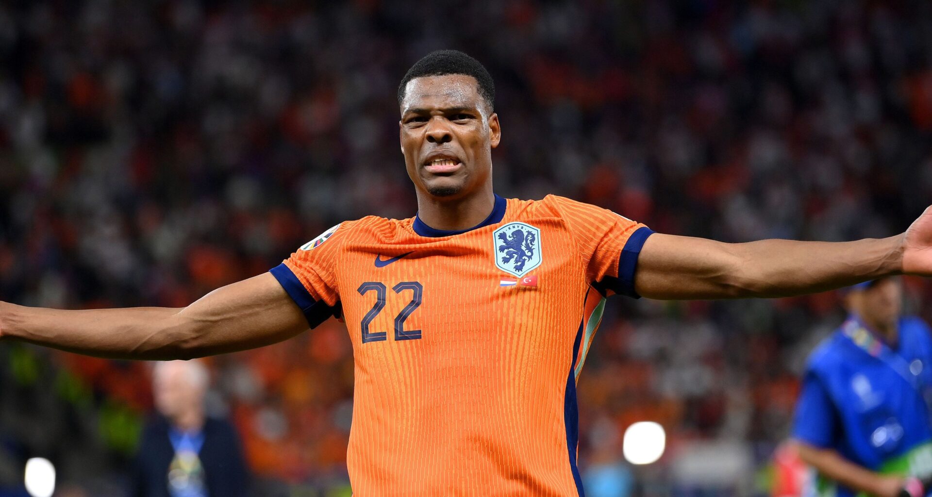 Tandem met Dumfries in Nederlands elftal? 'Ik snap dat Koeman potentie in hem ziet'
