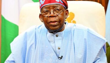 Naast de noodtoestand heeft president Tinubu aangestuurd op het aannemen van nog eens 20.000 agenten.