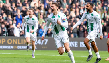 Stije Resink juicht nadat hij voor FC Groningen een doelpunt heeft gemaakt tegen FC Twente.
