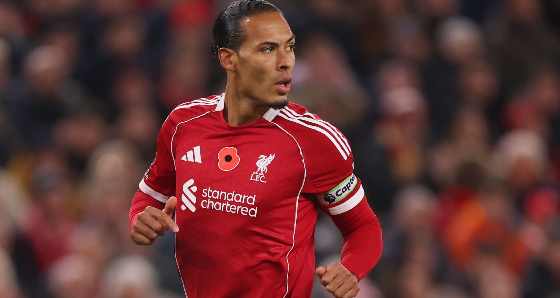 Liverpool-captain Virgil van Dijk reageert bijzonder fel op journalist: ‘Willen jullie dat het vijandig wordt?’