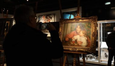 Zoontje op schilderij werd later bekroond regisseur: nooit eerder getoond portret van Auguste Renoir verkocht voor 1,8 miljoen euro