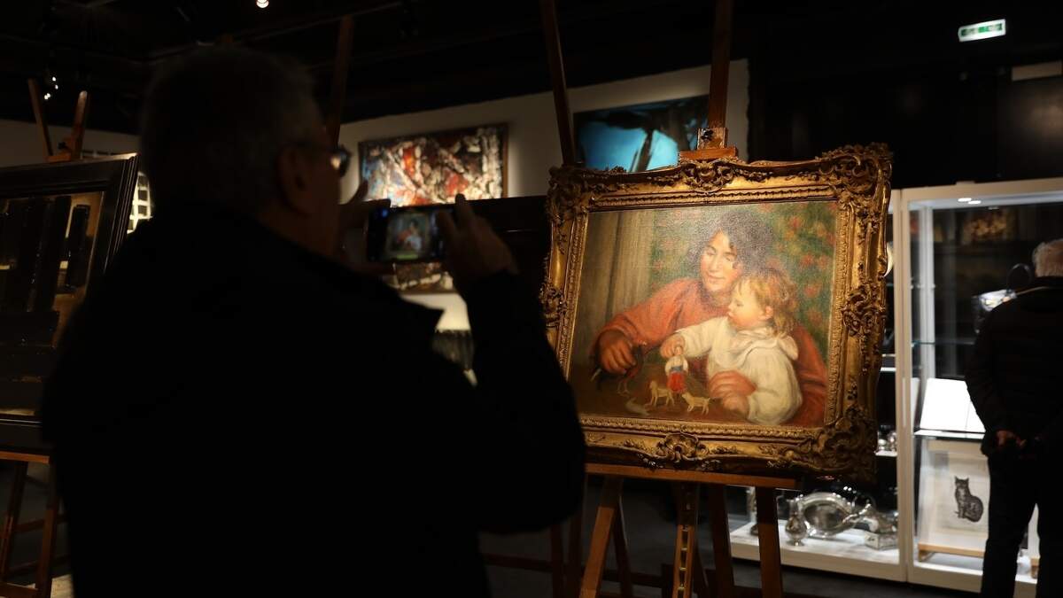 Zoontje op schilderij werd later bekroond regisseur: nooit eerder getoond portret van Auguste Renoir verkocht voor 1,8 miljoen euro