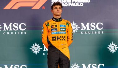 WK-leider Lando Norris op het podium na de race in Brazilië.