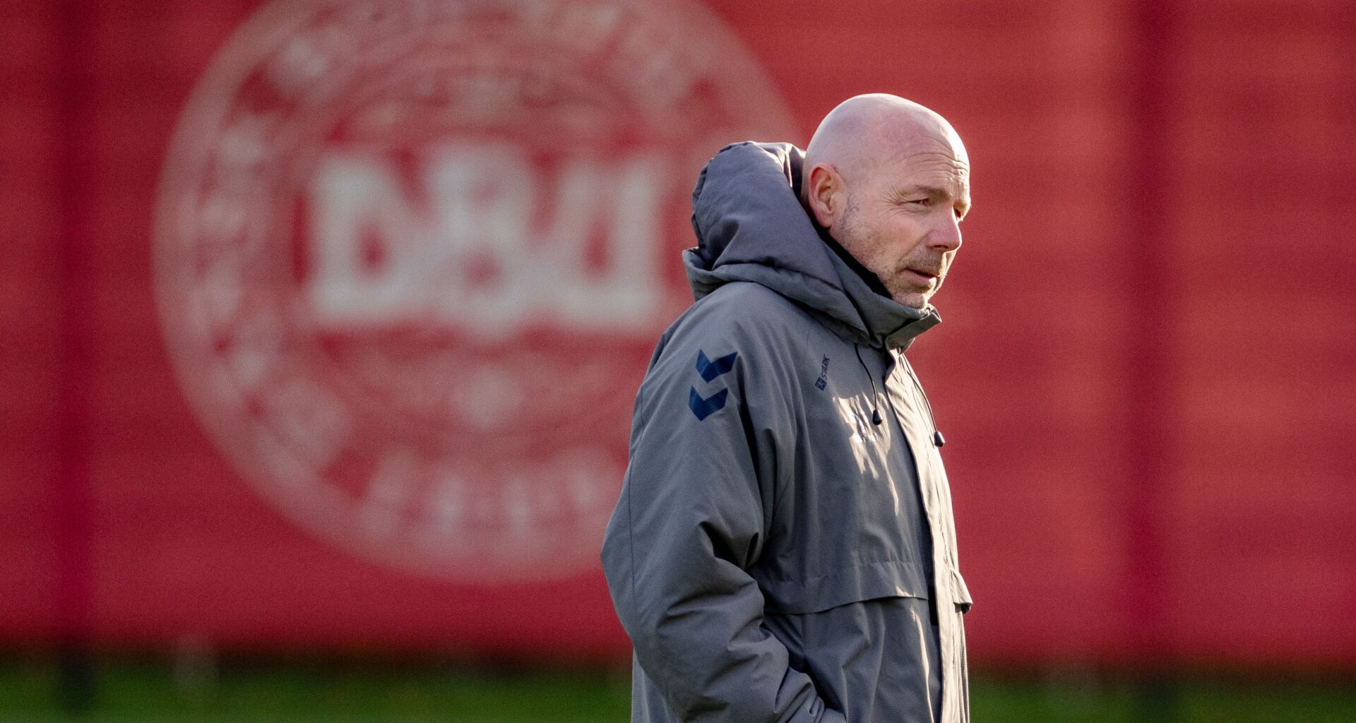 Denermaken getroffen door ‘kipkerrie-gate’ richting cruciaal duel met Schotland