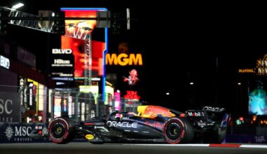 Max Verstappen moet alleen George Russell voor zich dulden tijdens de derde vrije training.