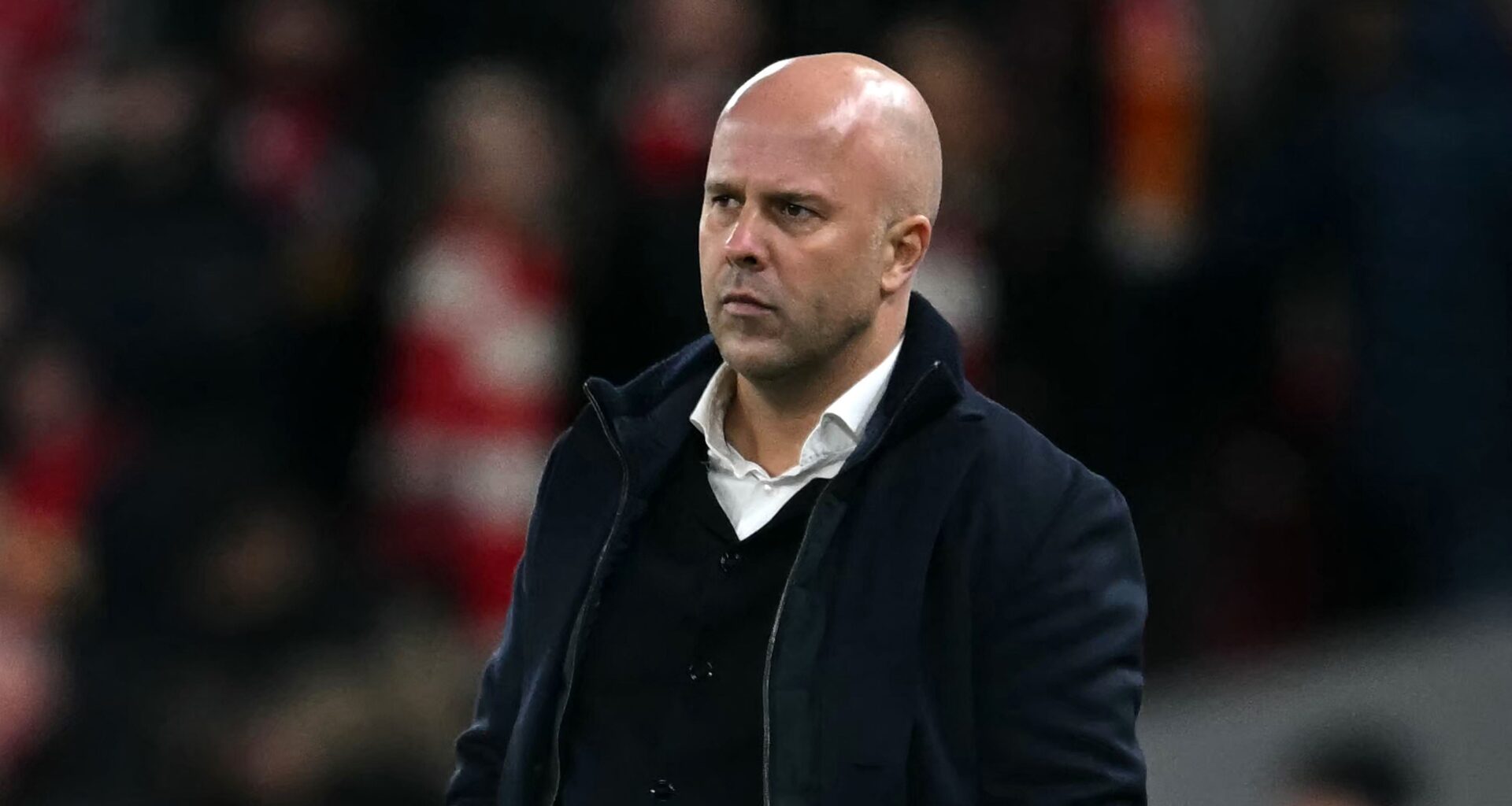 Arne Slot voelt zich genoodzaakt in te grijpen en verwijst Liverpool-ster naar de bank