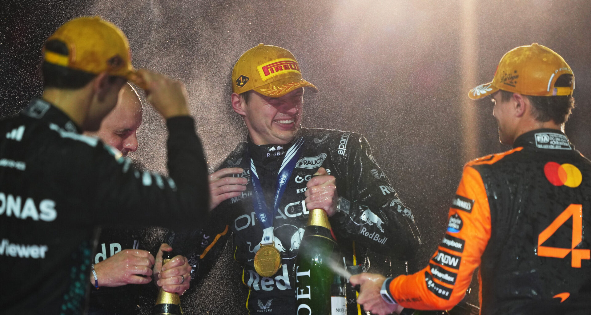 Internationale media eren Verstappen: 'McLaren in Max' schaduw'