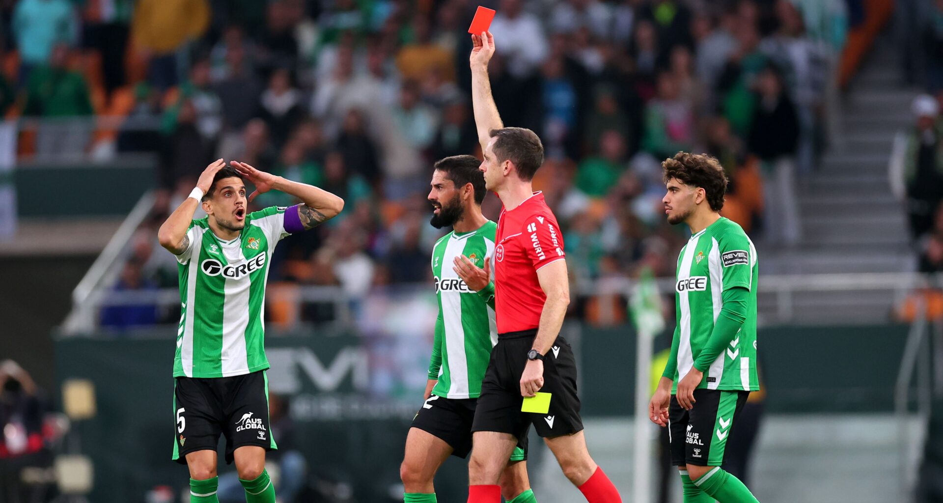 Antony mist wedstrijd van het jaar na directe rode kaart voor ernstig gevaarlijk spel