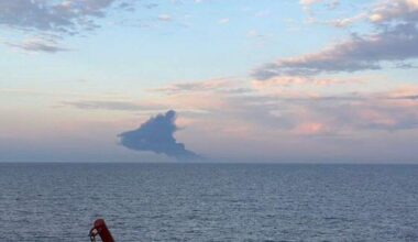 Rook op de Zwarte Zee na brand.