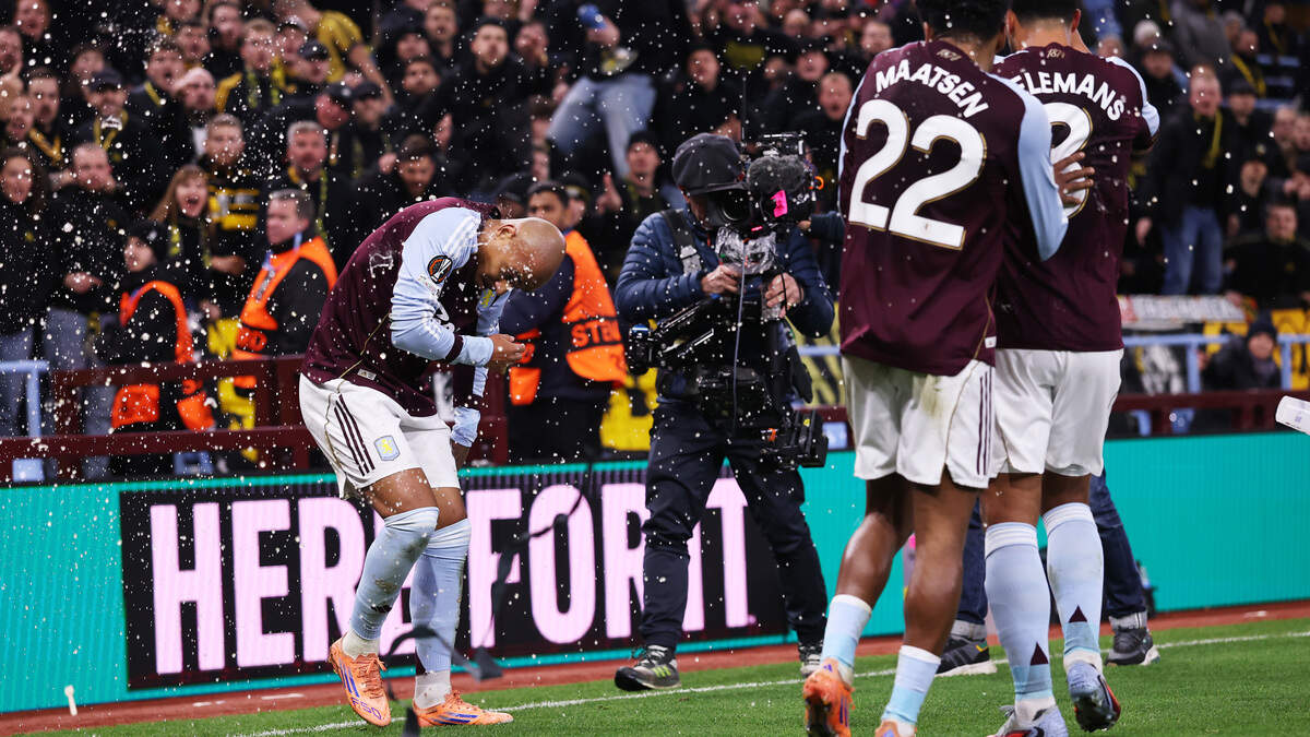 Donyell Malen werd bekogeld.