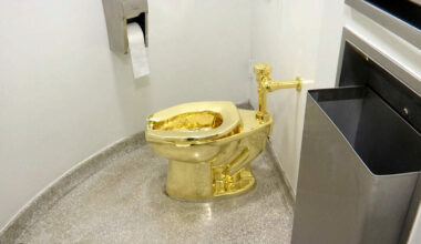 Gouden toiletpot van Maurizio Cattelan wordt geveild, bieden kan vanaf 10 miljoen dollar - Nieuwsblad