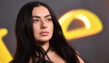 Charli XCX verloor creativiteit na release ‘brat’: “Alsof ik werd aangereden en leegbloedde”