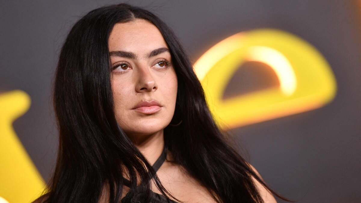 Charli XCX verloor creativiteit na release ‘brat’: “Alsof ik werd aangereden en leegbloedde”