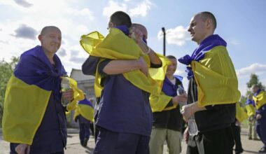 Eind mei werden er door Rusland en Oekraïne ook krijgsgevangenen aan elkaar overgedragen.