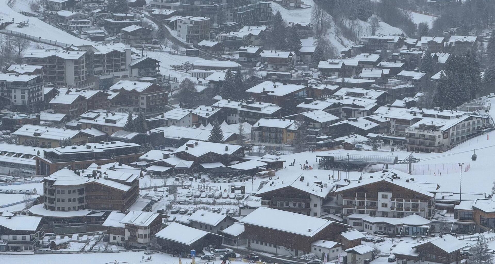 brand in hotel, gasten halsoverkop geëvacueerd