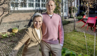 Een eigen woonkamer voor de kinderen met een brandweerpaal naar beneden: het huis van Katherine en Willem is meer dan ruim