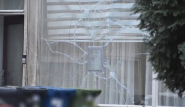 Nachtelijke explosie bij woning in Alkmaar, hulzen aangetroffen en gaten in ruit - Noordhollands Dagblad