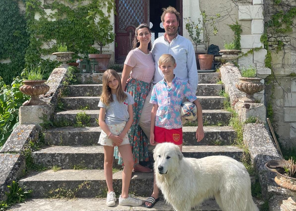 Koppel uit Haarlem koopt kasteel in Frankrijk (en jij kunt meekijken)