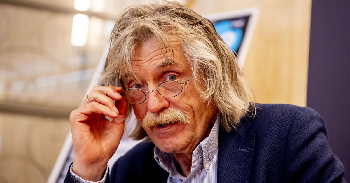 Johan Derksen ziet titel 'meest sexy man van 2025' aan zich voorbij gaan