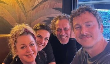 Kees van der Spek laat tattoo zetten met oud-Mol-kandidaten: 'Het was zaterdag'