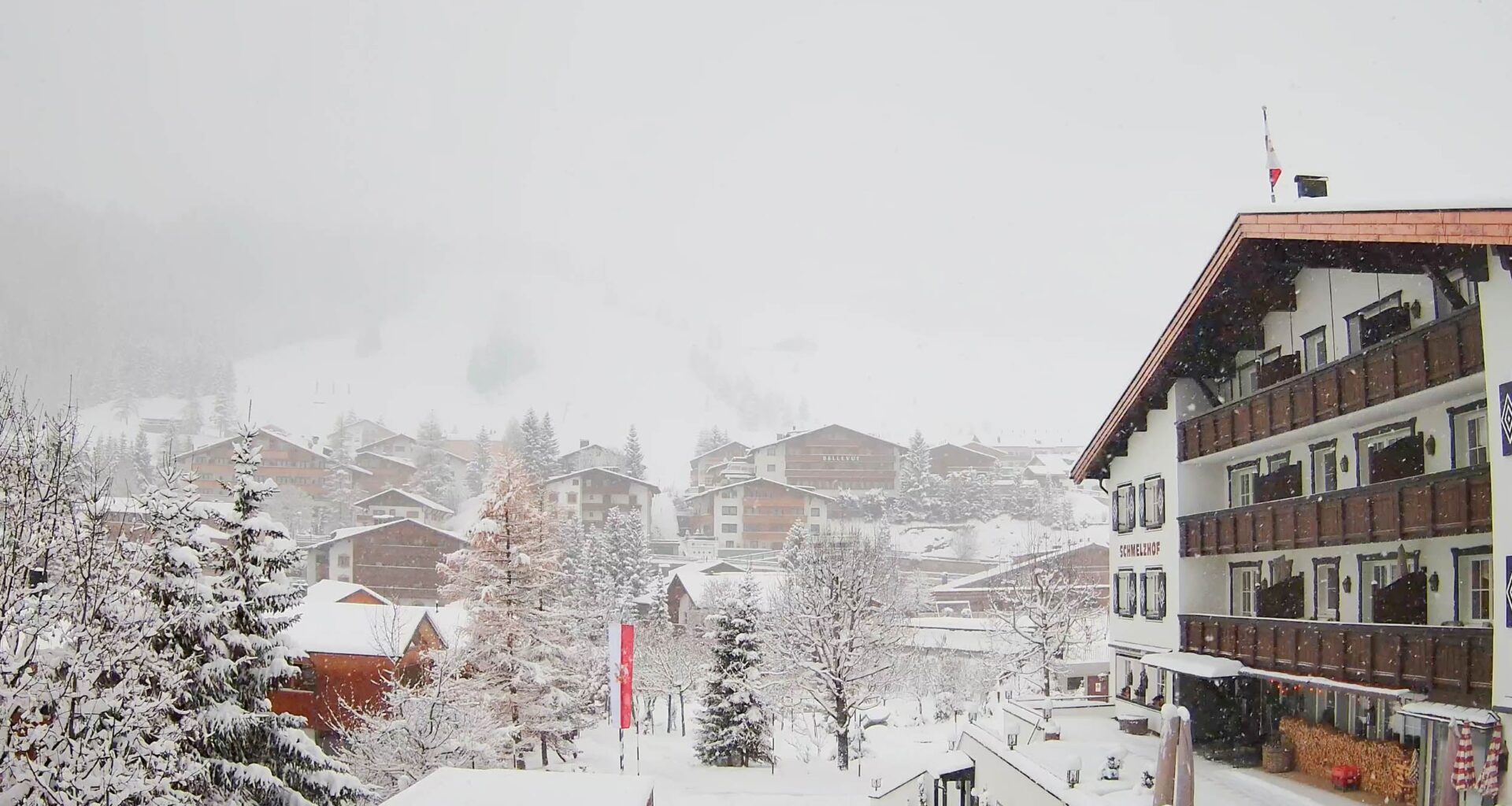 Het blijft maar doorsneeuwen: dorpen ook helemaal wit