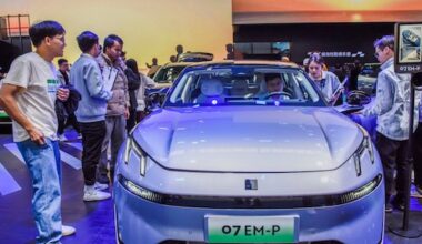 Automerk Lynk & Co stopt met abonnementen: auto's moeten worden ingeleverd