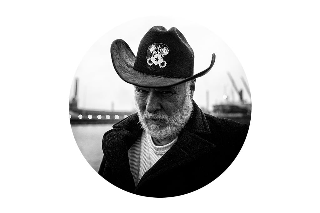 'Crowdsurfend soleren? Voor straf naar een optreden van De Jeugd'