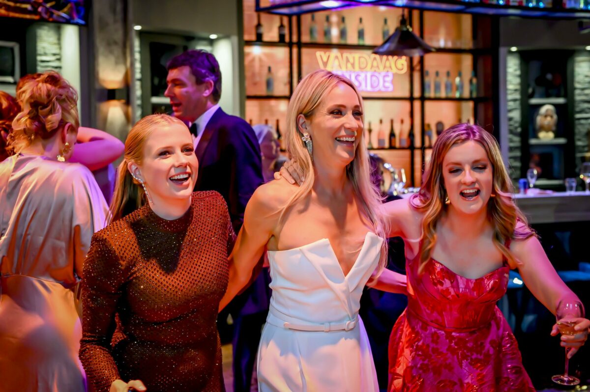 Foto: Hélène Hendriks, Noa Vahle en Merel Ek delen groot nieuws