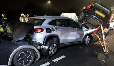Zeker vijf mensen naar het ziekenhuis na ongelukken op de A4