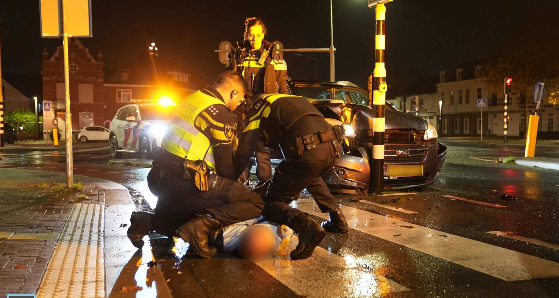 Bestuurder opgepakt na botsing tegen verkeerslicht op Bassin