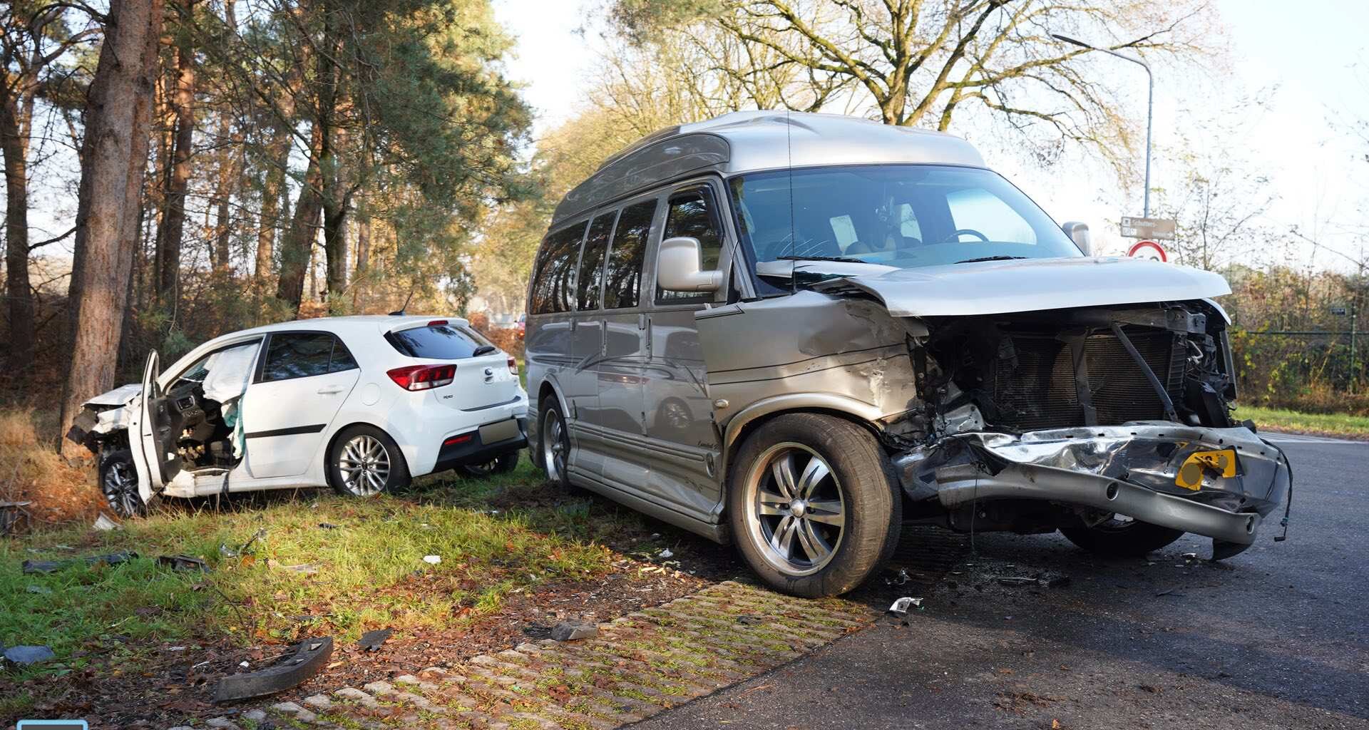 Zwangere bestuurster naar ziekenhuis na ongeval op Herenvennenweg