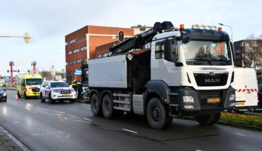 Fietser aangereden door vrachtwagen, chauffeur mogelijk onder invloed van alcohol
