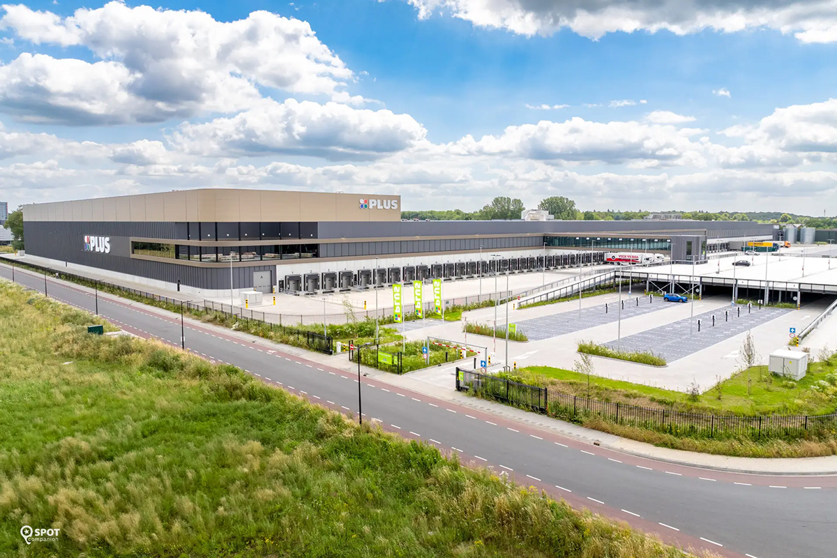 Royal A-ware neemt distributiecentrum van PLUS in Deventer per 1 januari 2026 in gebruik