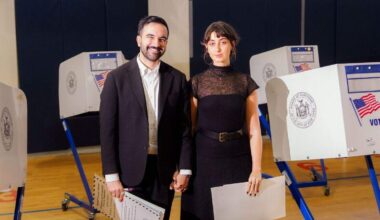 De aanstaande burgemeester van New York, de 34-jarige Zohran Mamdani, met zijn vrouw, de 28-jarige Amerikaans Syrische Rama Duwaji.