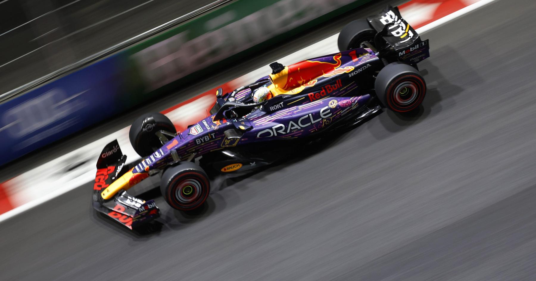 Verstappen wint titanenduel mét straf na valse start GP Las Vegas - terugblik