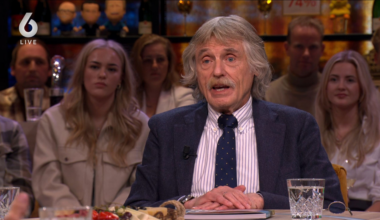 Derksen en Van der Gijp fileren Oranje-international: 'Hij bakt er niks van!'