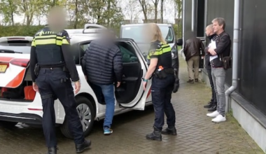 Crimineel duo afgevoerd door politie in Undercover in Nederland: 'We hebben hem'