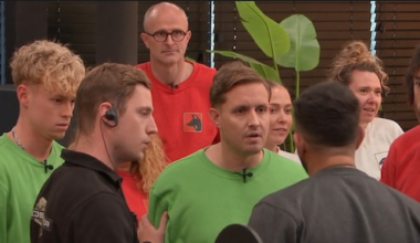 Angelo bedreigt nieuwkomer Fadi in De Bondgenoten, presentator Jan Versteegh moet ingrijpen