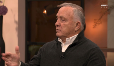 Dick Advocaat: ‘Hij wordt compleet genegeerd. Maak hem technisch directeur van Ajax!’
