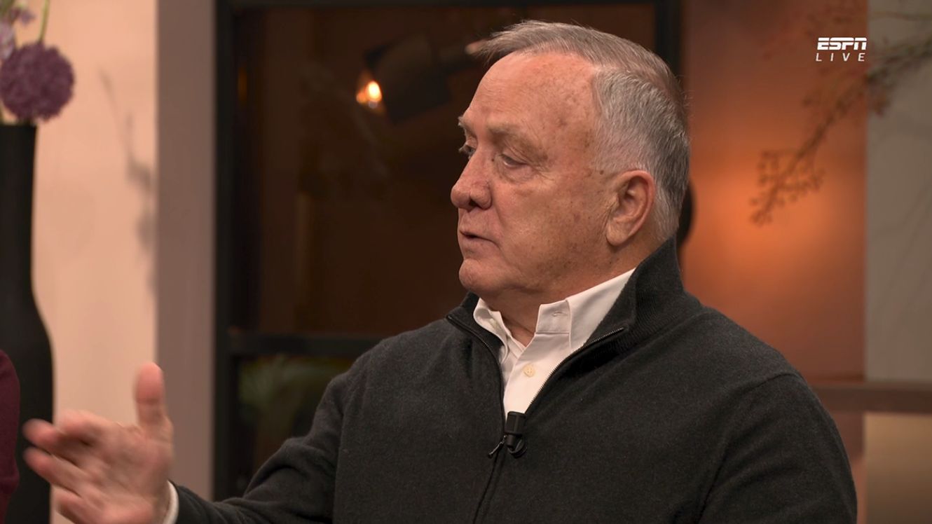 Dick Advocaat: ‘Hij wordt compleet genegeerd. Maak hem technisch directeur van Ajax!’