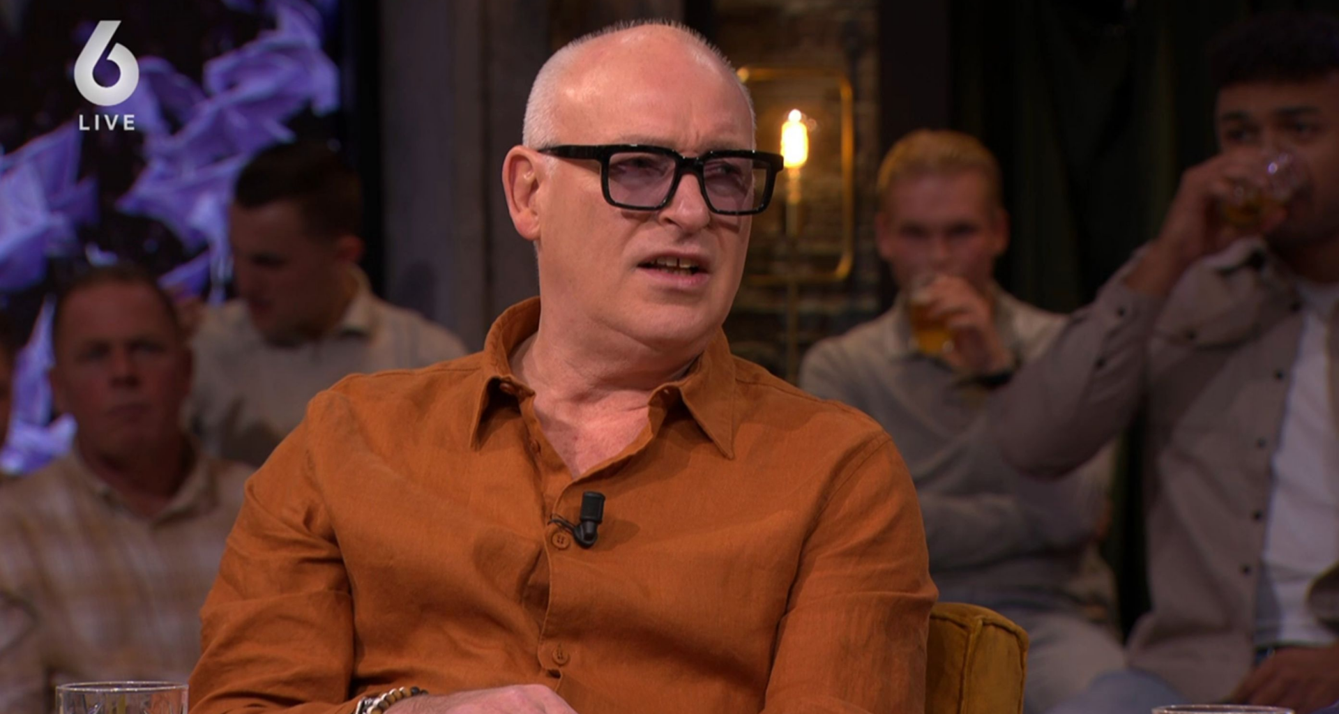 Van der Gijp dolenthousiast: 'Goede speler man! Lichtvoetiger dan die houten klaas van Feyenoord'