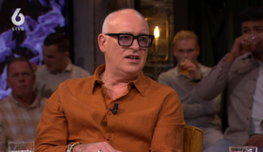 Van der Gijp dolenthousiast: 'Goede speler man! Lichtvoetiger dan die houten klaas van Feyenoord'