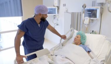 Hartpatiënt flirt erop los met verpleegkundige in Erasmus MC 24/7: 'Val je op ouder?'