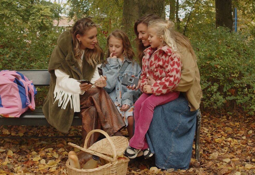 Moeders horen óók op de foto: met instax™ leg je het moment vast